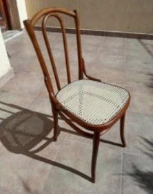 La misma silla restaurada, con asiento nuevo de esterilla de ratán